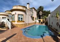 Resale - Villa - El Raso - Urban location