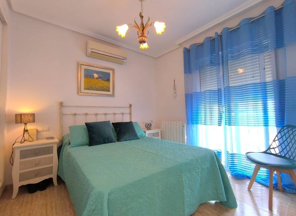 Resale - Villa - El Raso - Urban location