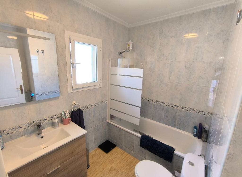 Resale - Villa - El Raso - Urban location