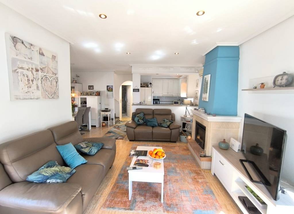 Resale - Villa - El Raso - Urban location