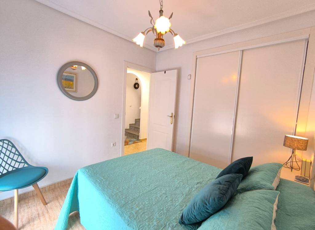 Resale - Villa - El Raso - Urban location