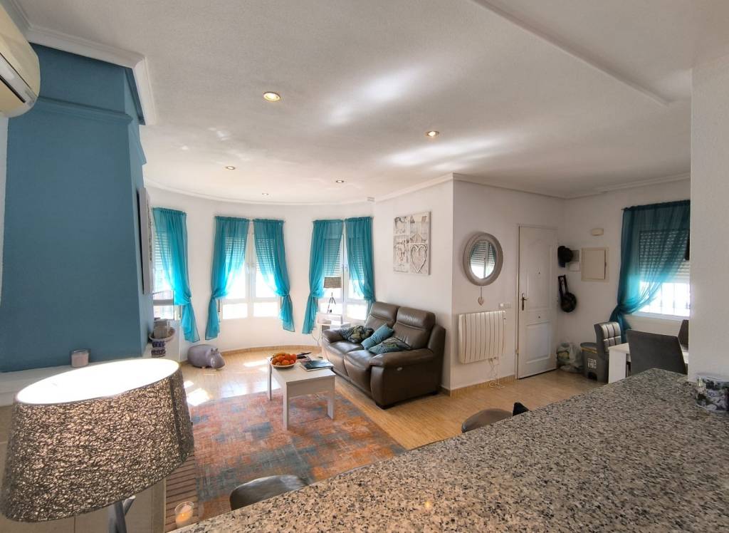 Resale - Villa - El Raso - Urban location