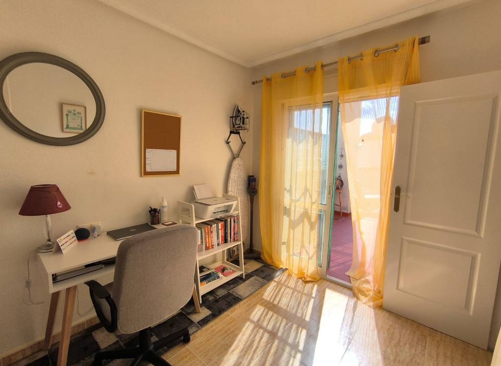 Resale - Villa - El Raso - Urban location