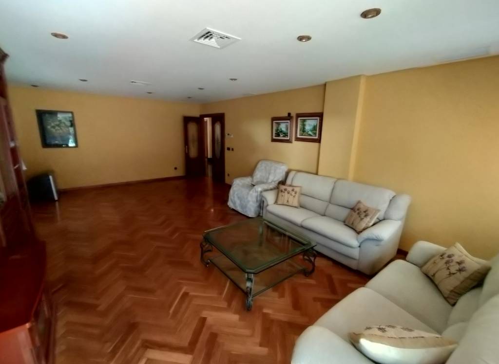 Resale - Villa - Elda - Edge of town