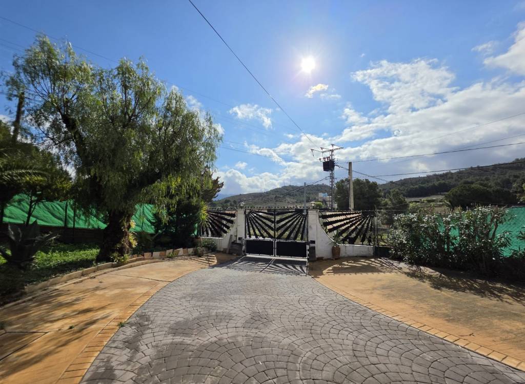 Resale - Villa - Elda - Edge of town