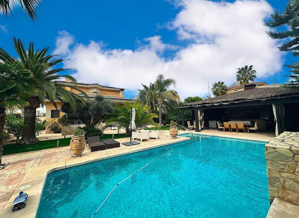 Resale - Villa - Elda