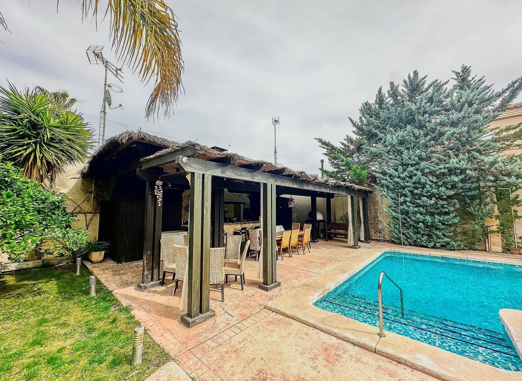Resale - Villa - Elda