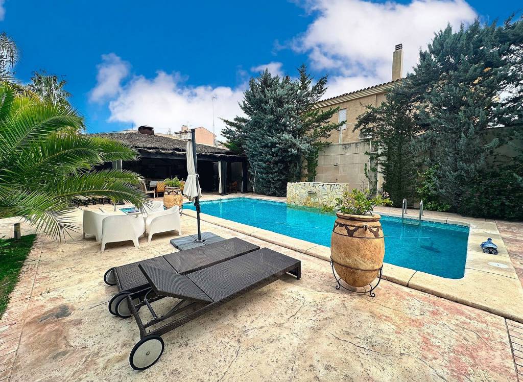 Resale - Villa - Elda