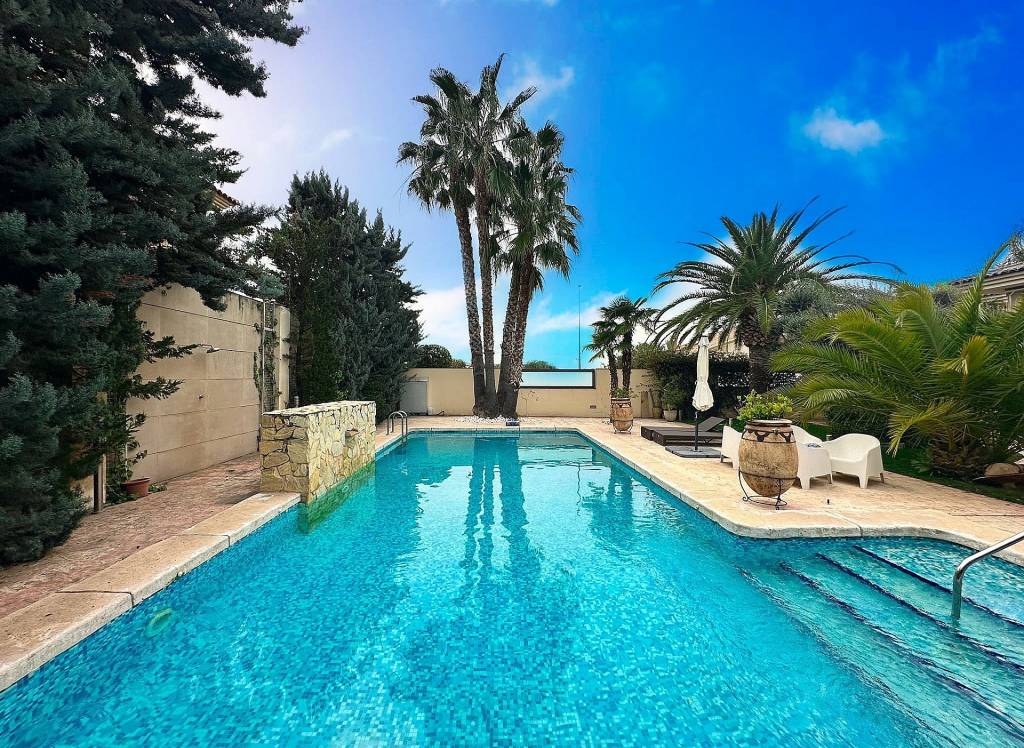 Resale - Villa - Elda