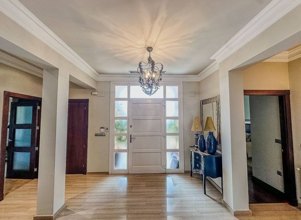 Resale - Villa - Elda