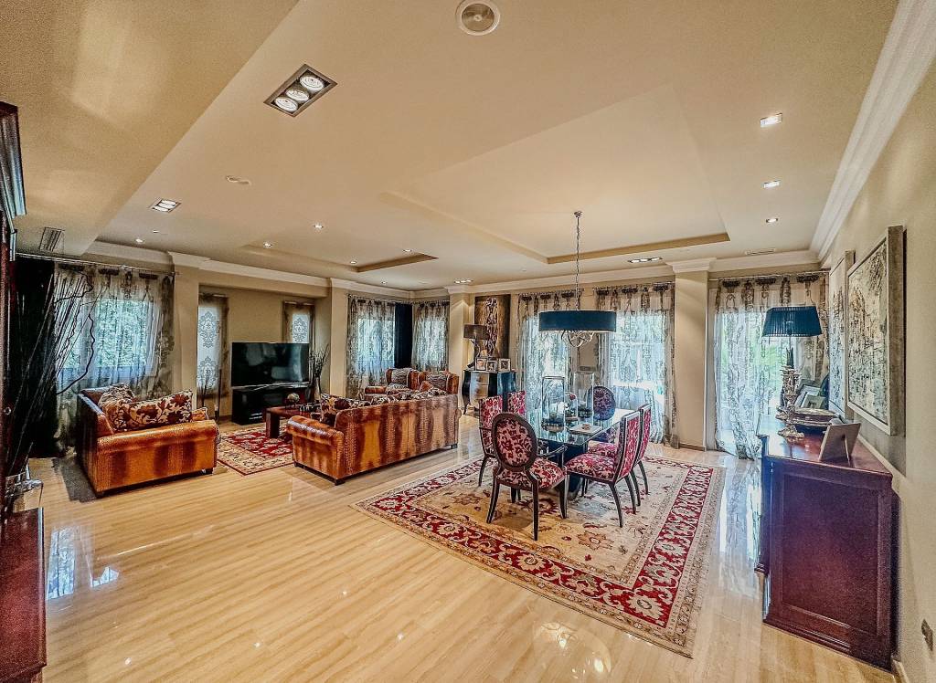 Resale - Villa - Elda