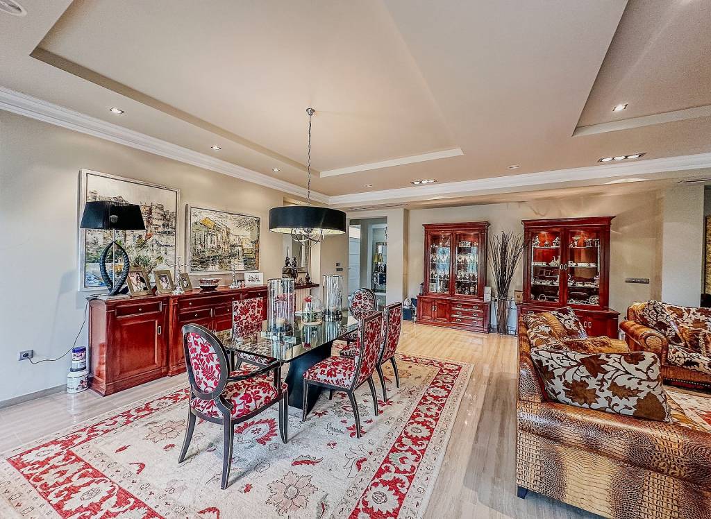 Resale - Villa - Elda