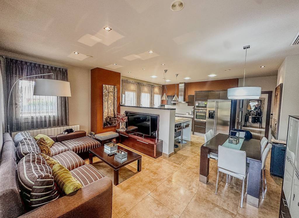 Resale - Villa - Elda