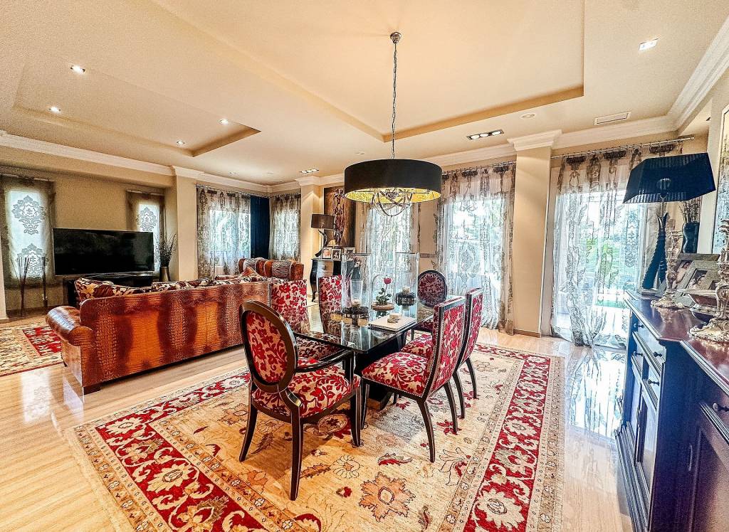 Resale - Villa - Elda