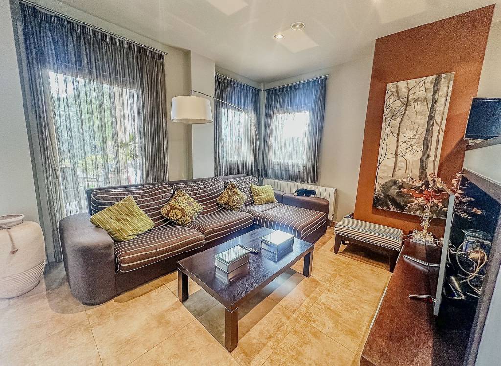 Resale - Villa - Elda