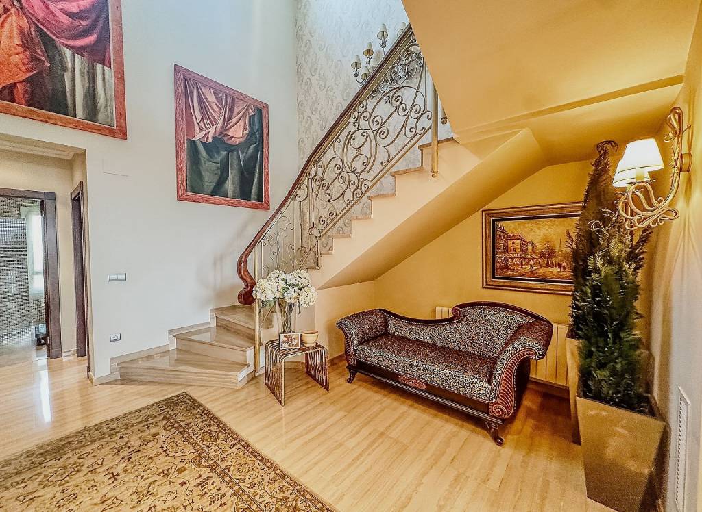 Resale - Villa - Elda