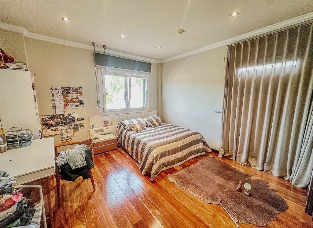 Resale - Villa - Elda