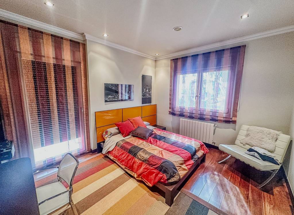 Resale - Villa - Elda