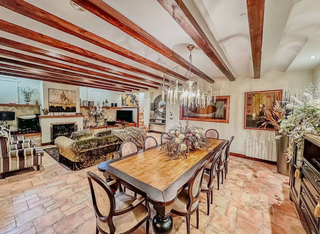 Resale - Villa - Elda