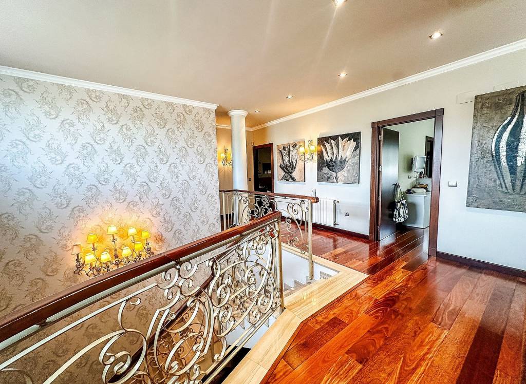 Resale - Villa - Elda