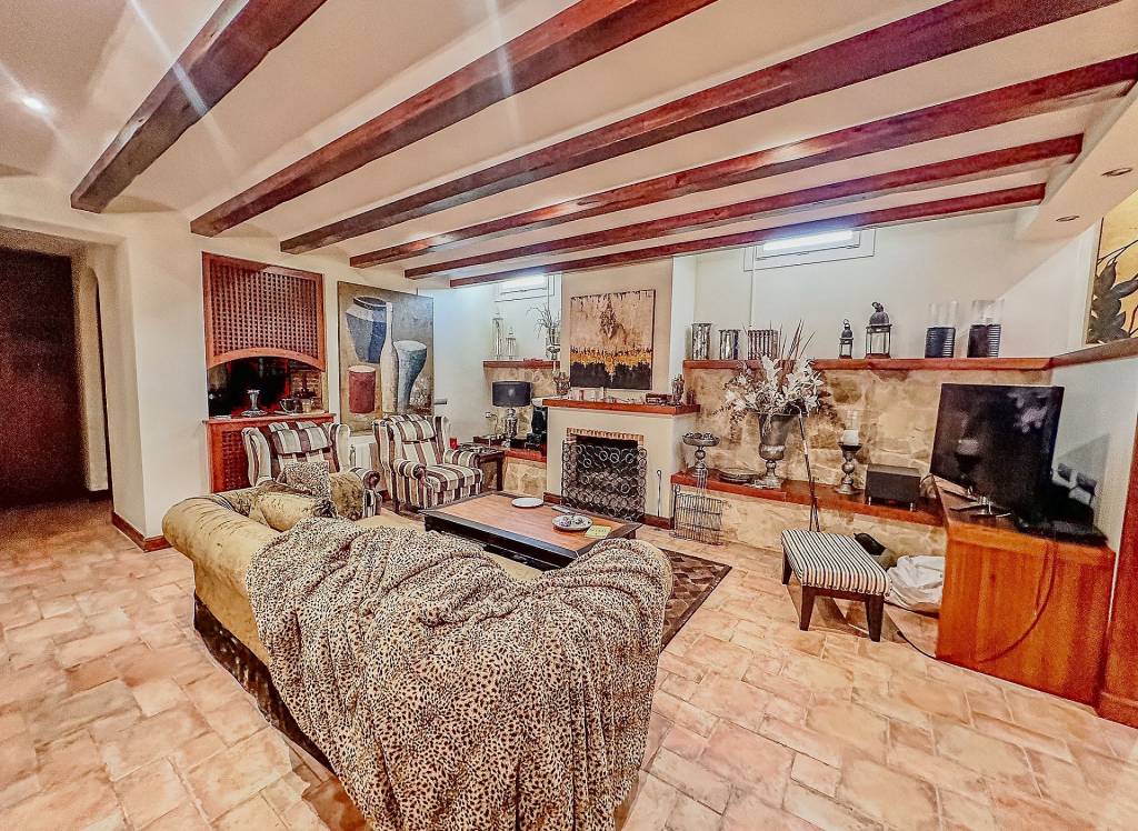 Resale - Villa - Elda