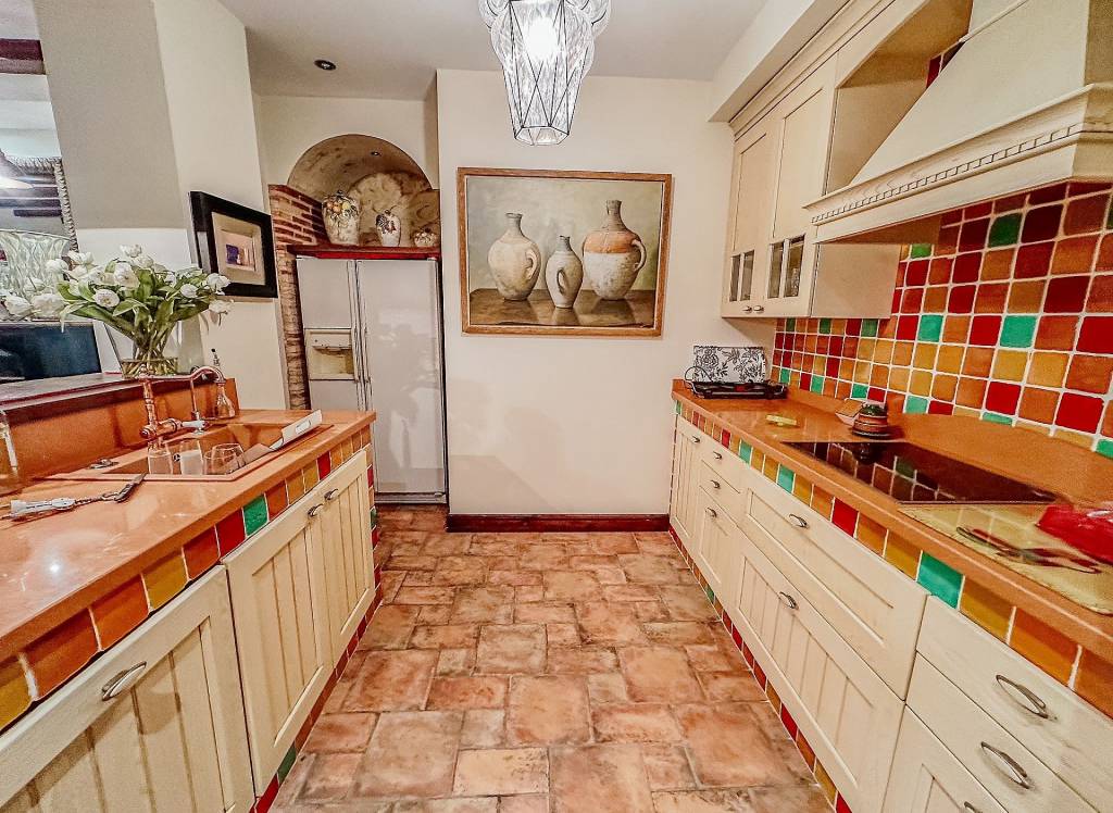 Resale - Villa - Elda