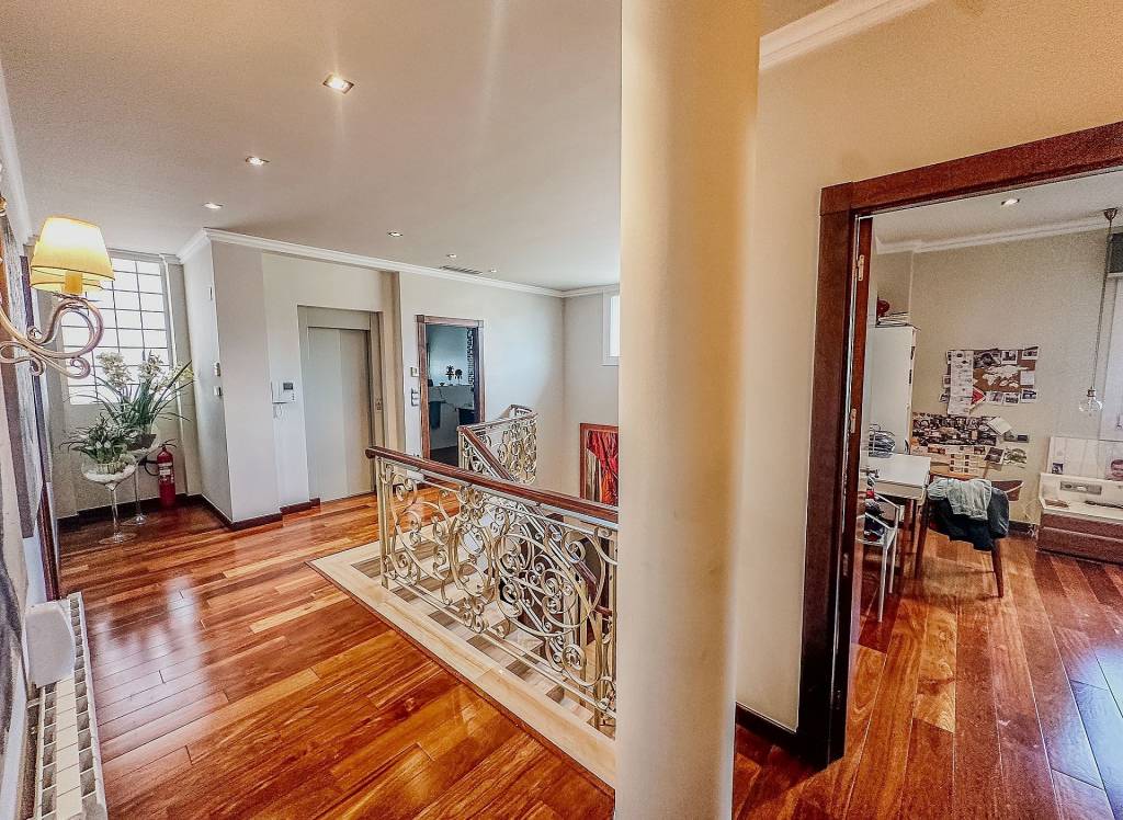 Resale - Villa - Elda