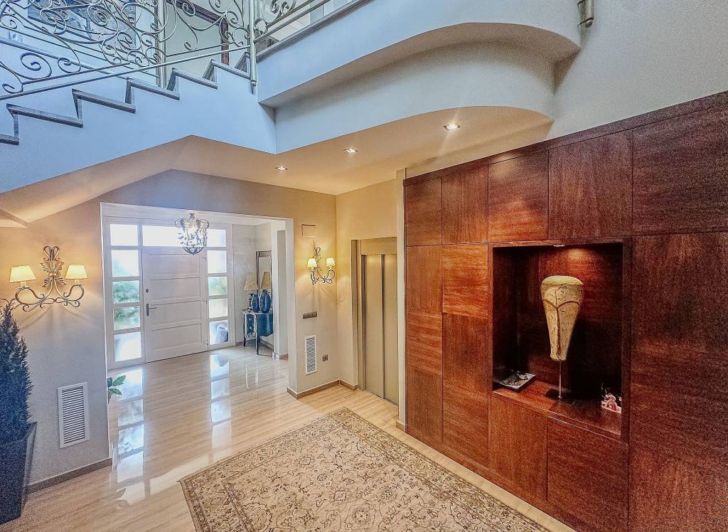 Resale - Villa - Elda