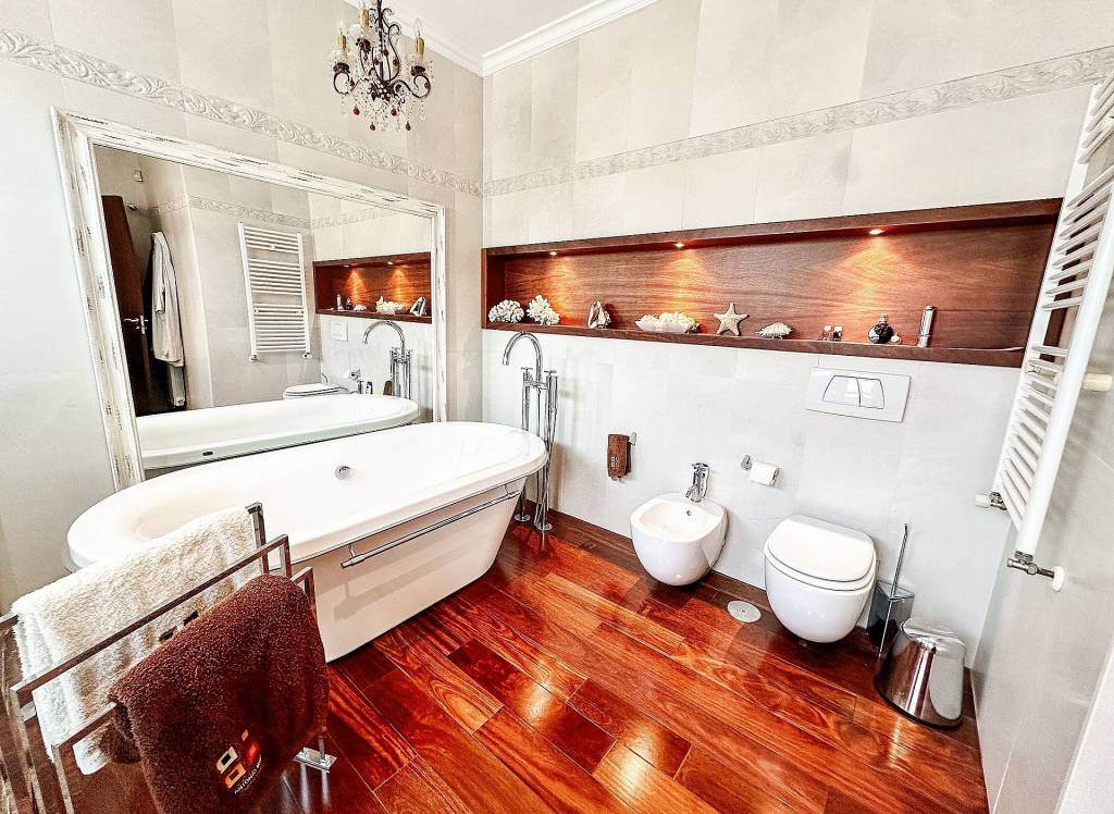 Resale - Villa - Elda