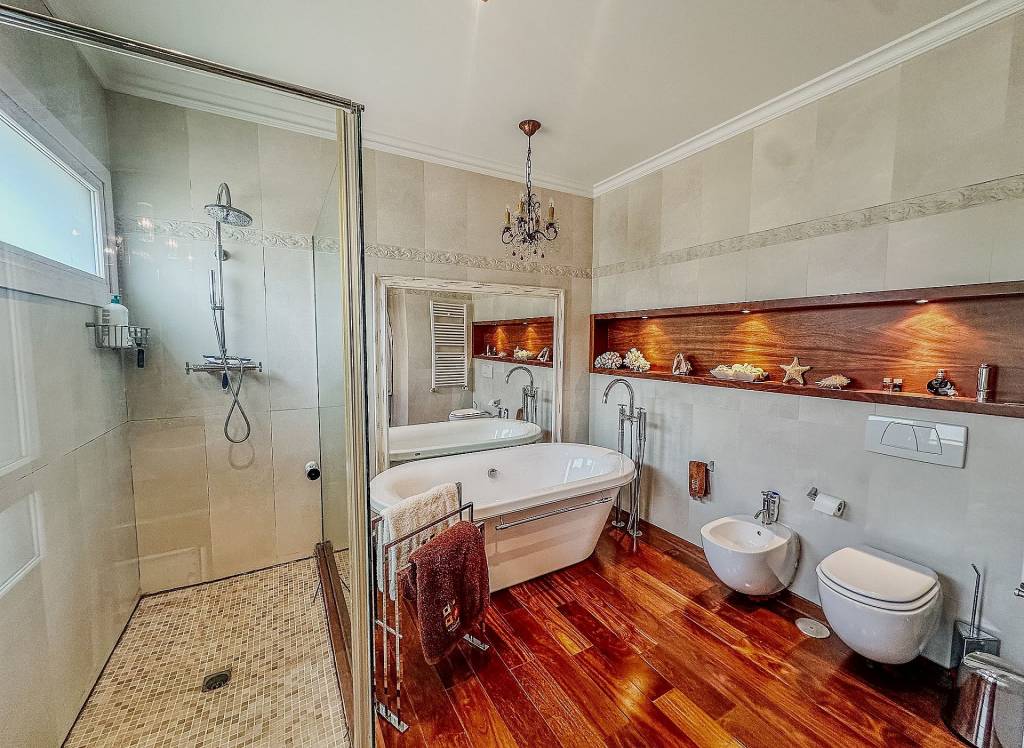 Resale - Villa - Elda