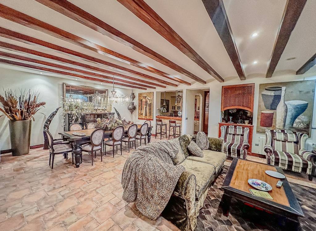 Resale - Villa - Elda