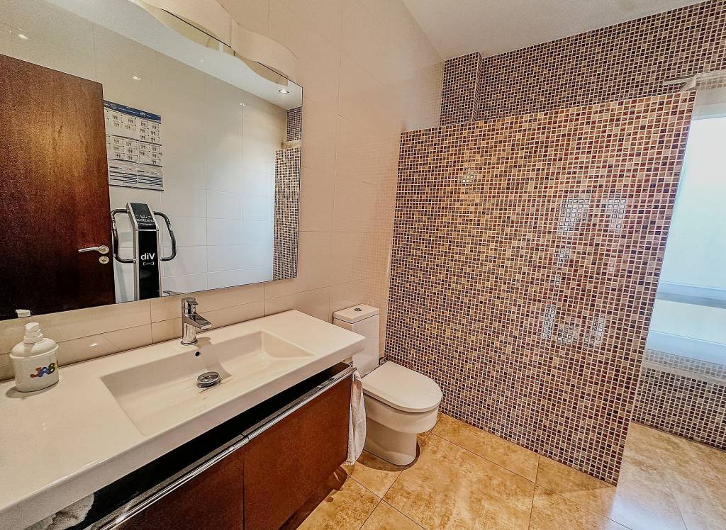 Resale - Villa - Elda