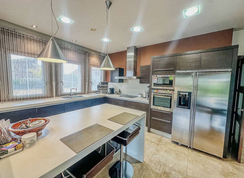 Resale - Villa - Elda