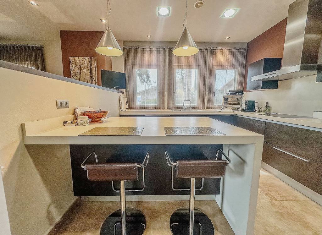 Resale - Villa - Elda