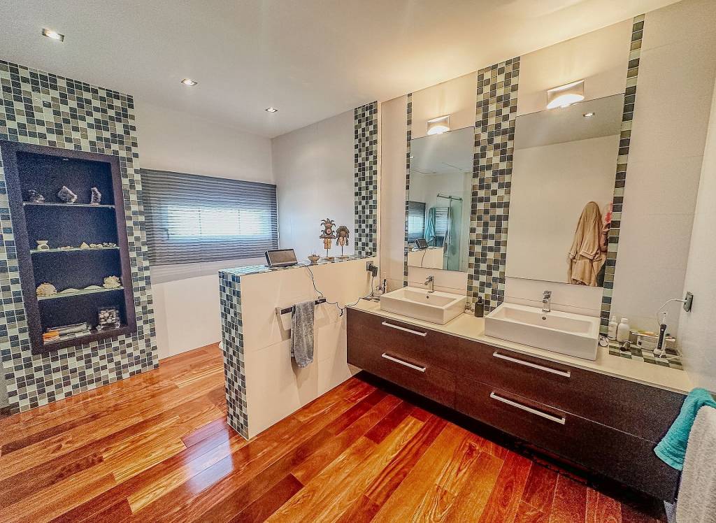 Resale - Villa - Elda