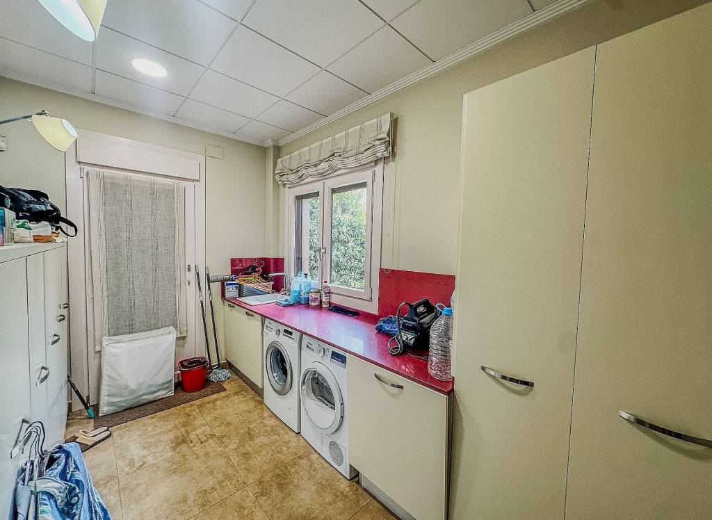 Resale - Villa - Elda