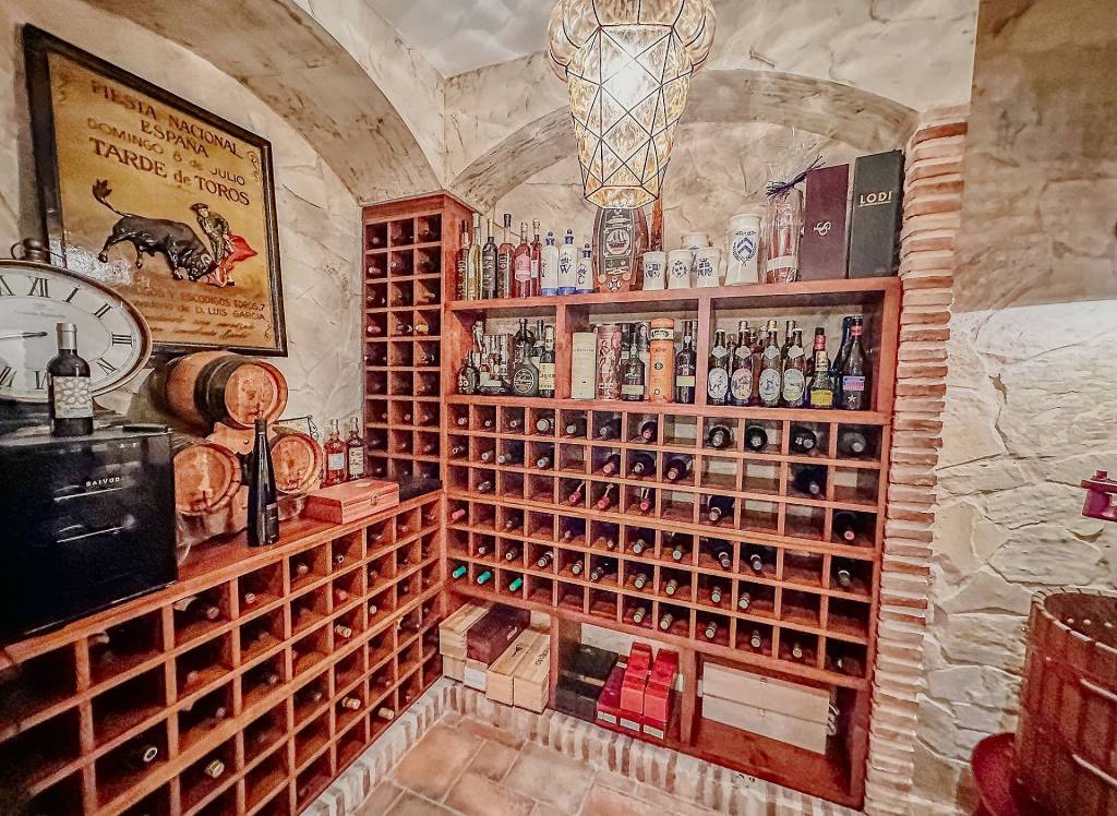 Resale - Villa - Elda