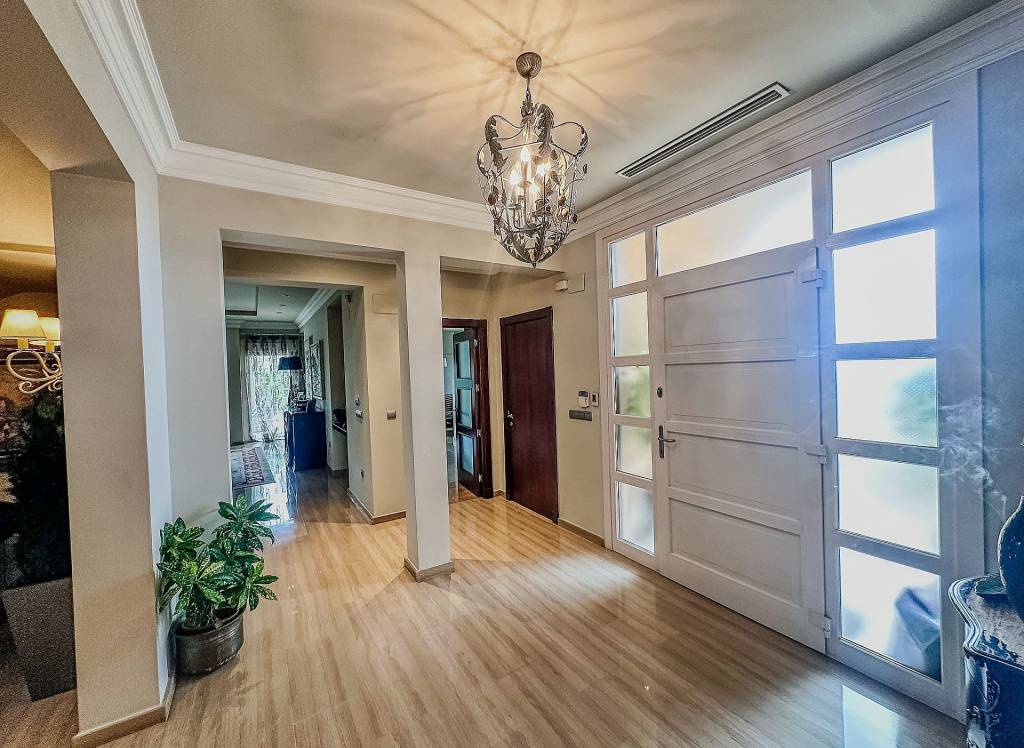 Resale - Villa - Elda