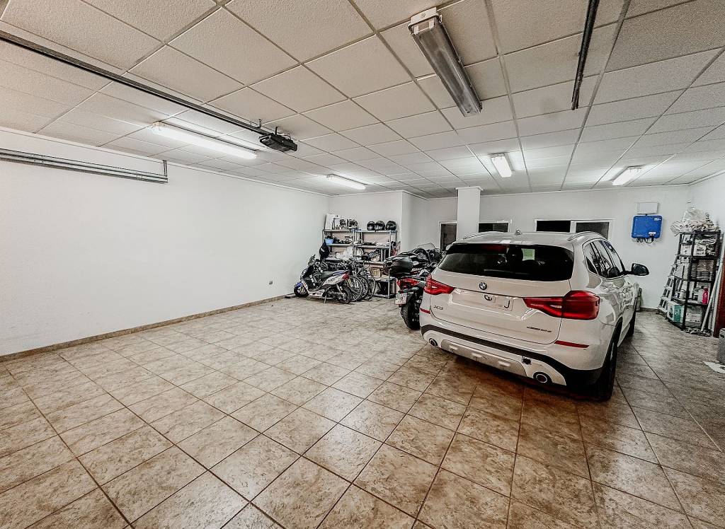 Resale - Villa - Elda