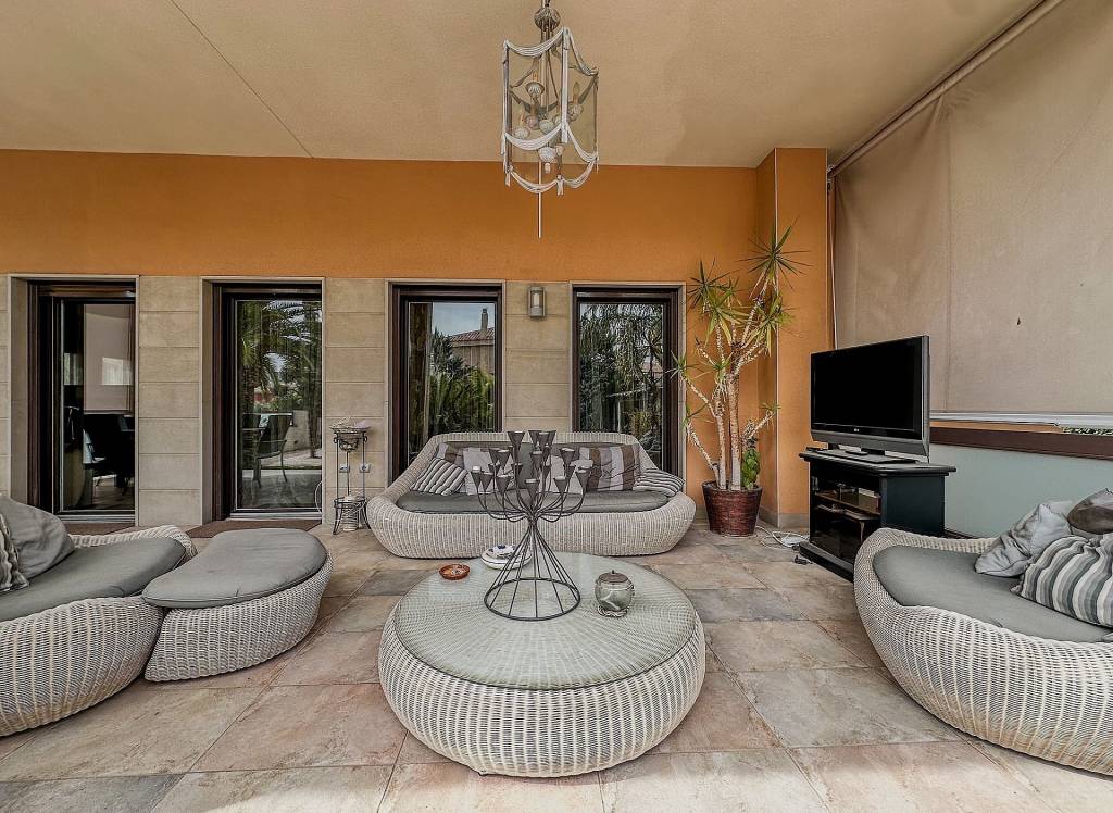 Resale - Villa - Elda