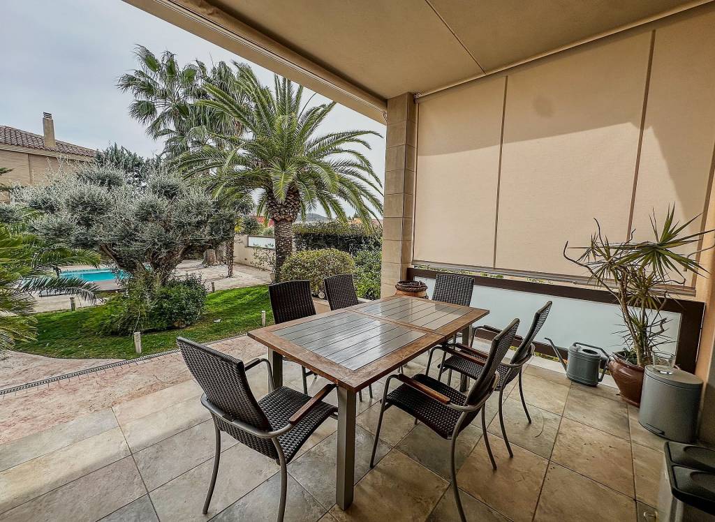 Resale - Villa - Elda