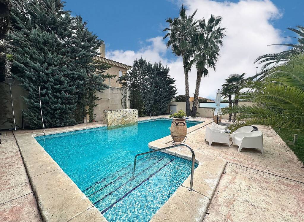 Resale - Villa - Elda