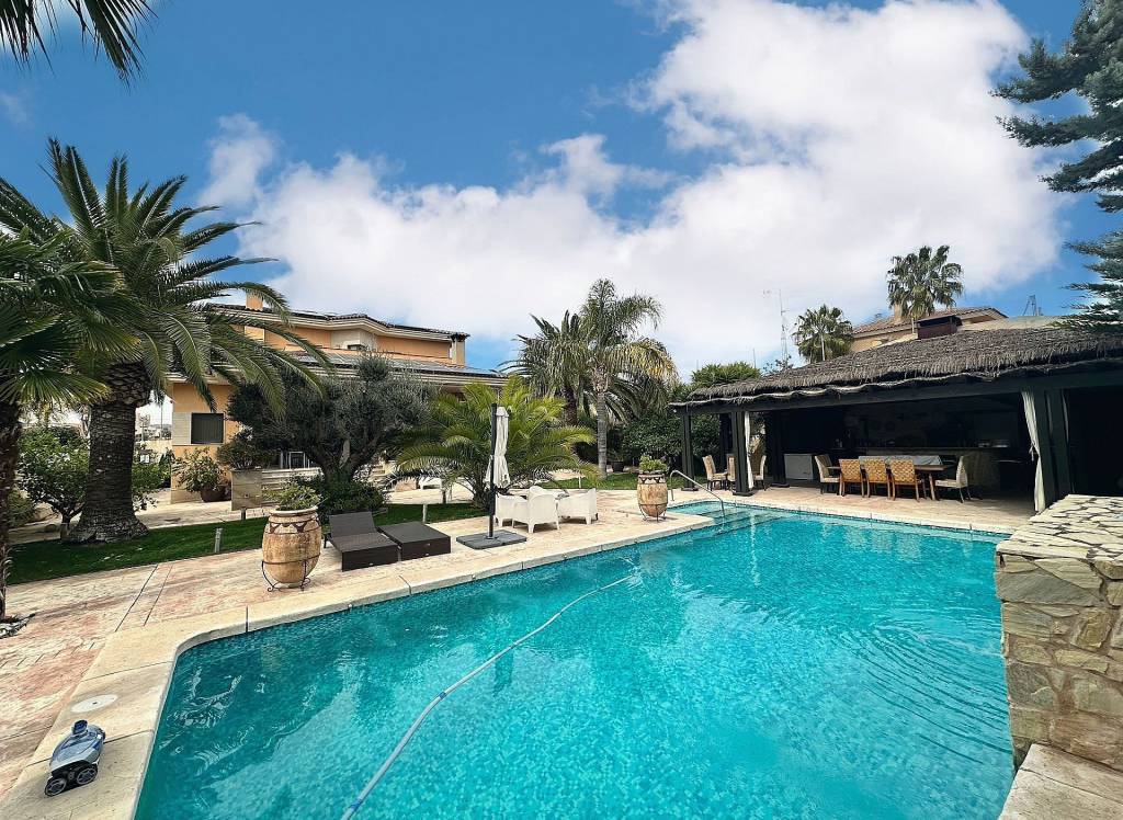 Resale - Villa - Elda