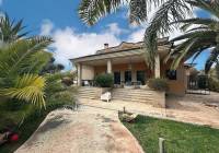 Resale - Villa - Elda