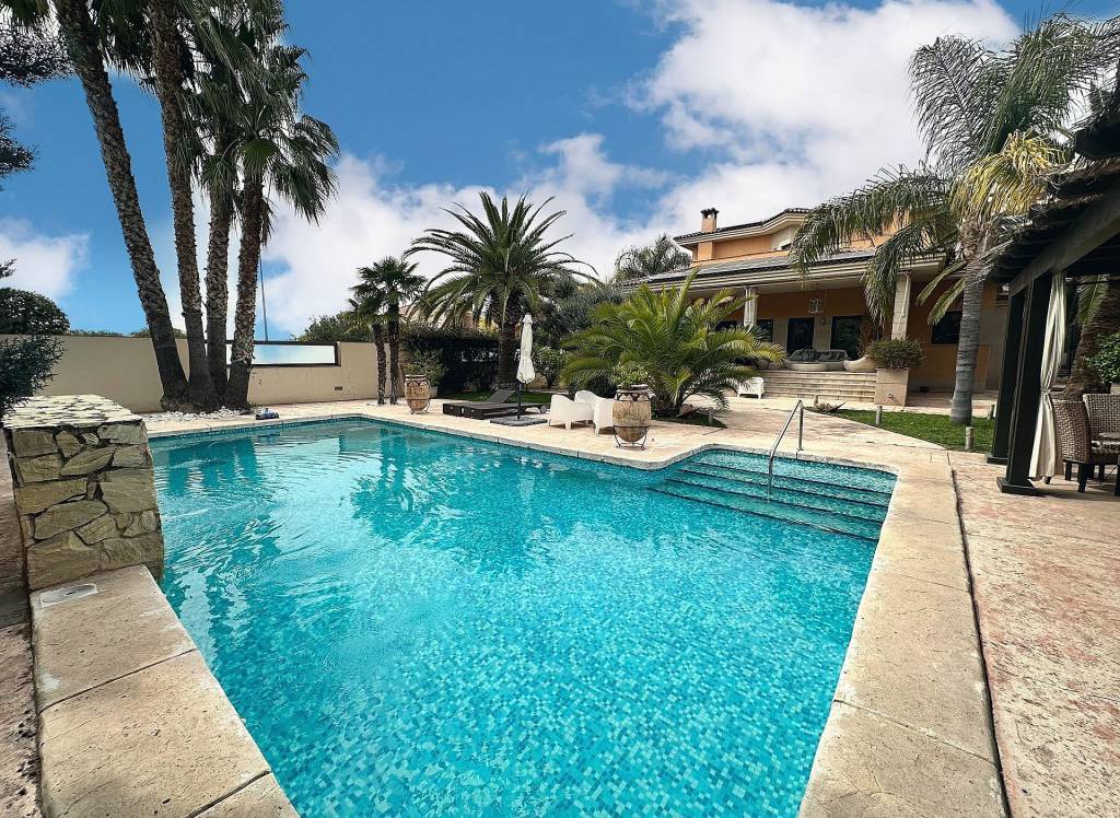 Resale - Villa - Elda