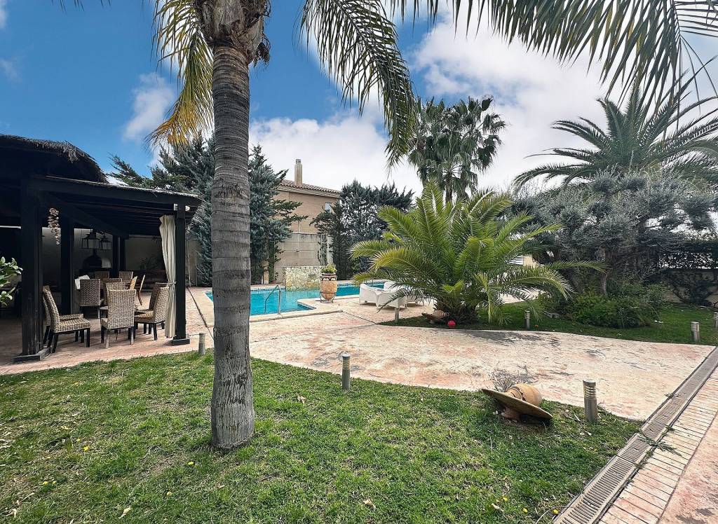 Resale - Villa - Elda