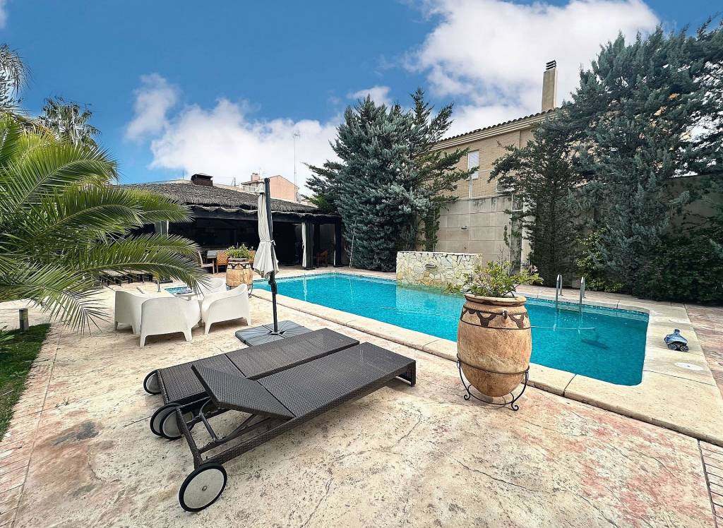 Resale - Villa - Elda