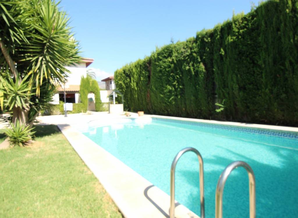 Resale - Villa - Elda