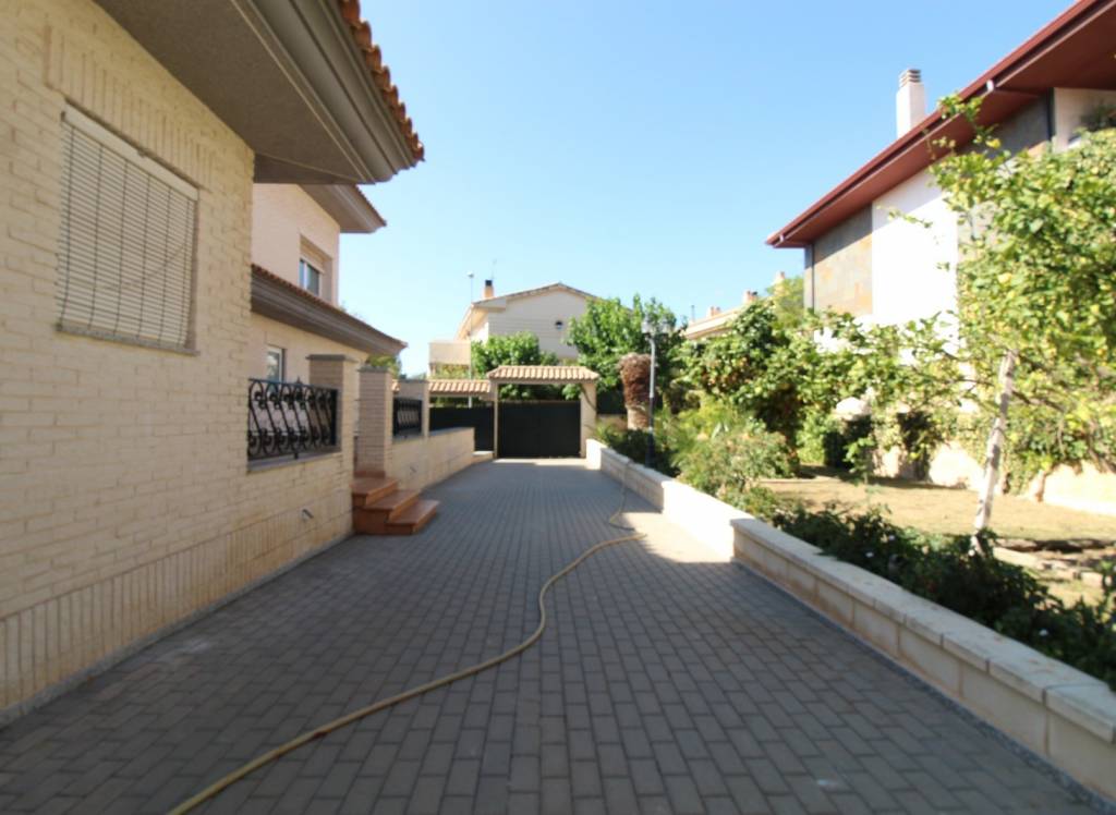 Resale - Villa - Elda