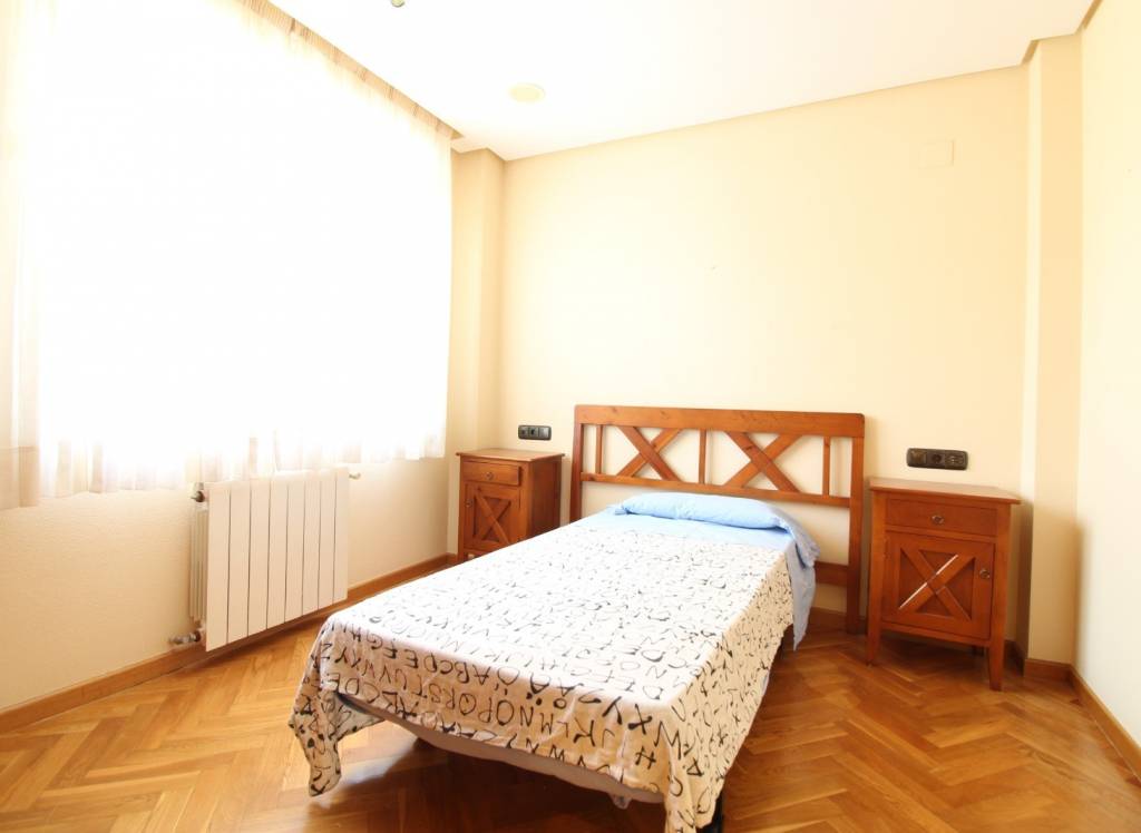 Resale - Villa - Elda